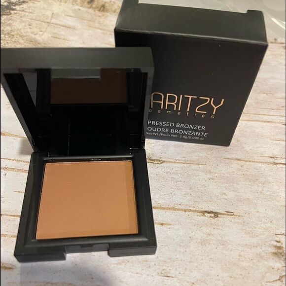 😎 Laritzy Pressed Bronzer - Merit - Picture 1 of 6